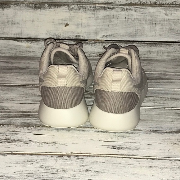 Nike Women’s Roshe One running, walking, athletic - Picture 4 of 7